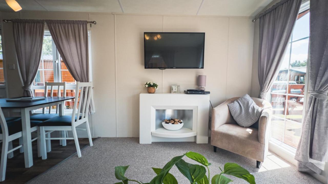 Angie'S Haven, Superb 2 Bedroom Lodge With Hot Tub - Sleeps 6 - Felmoor Park Morpeth Exterior foto