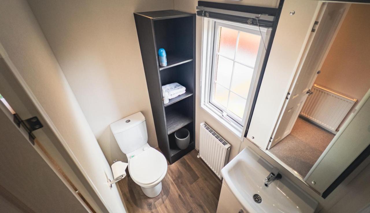 Angie'S Haven, Superb 2 Bedroom Lodge With Hot Tub - Sleeps 6 - Felmoor Park Morpeth Exterior foto